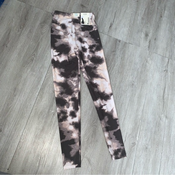 No Boundaries Pants - 3 for$30 Women’s No Boundaries Black and Cream Patterned Leggings NEW WITH TAGS